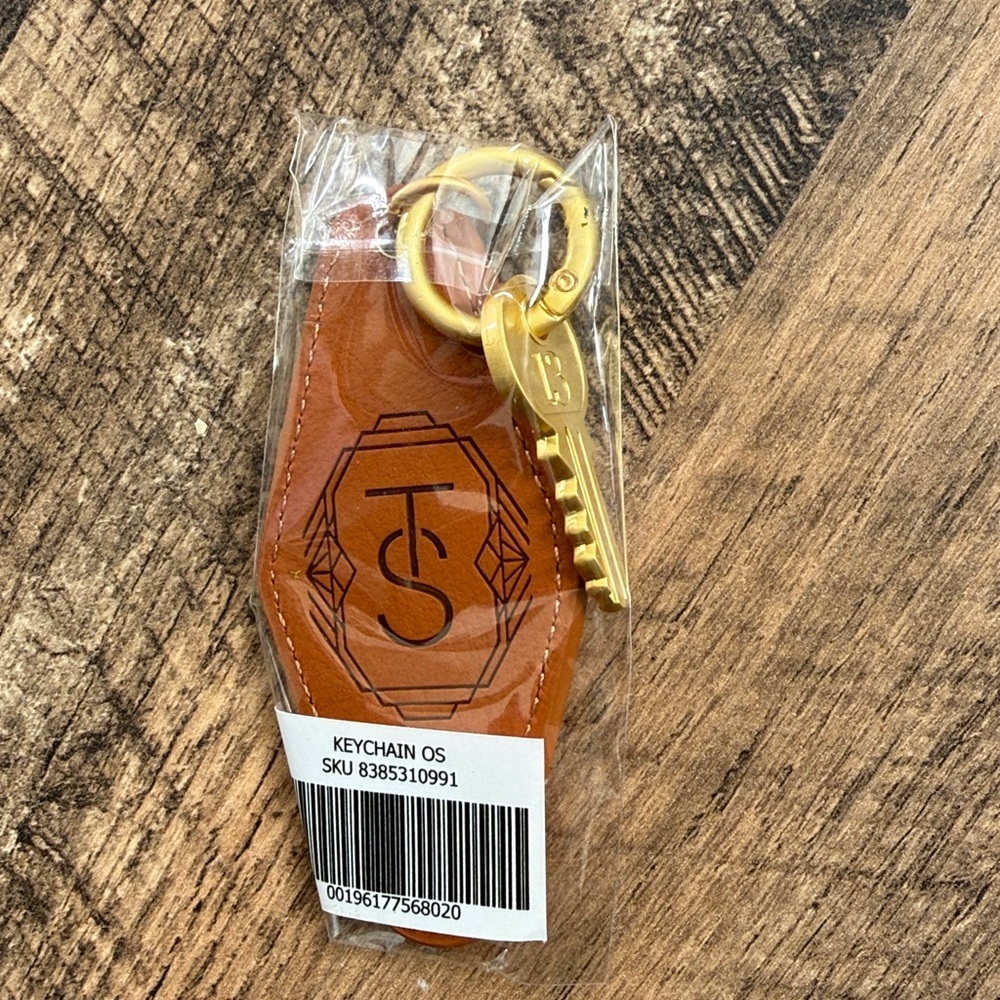Taylor Swift The Life Of A Showgirl Brown Leather Keychain - Picture 2 of 2